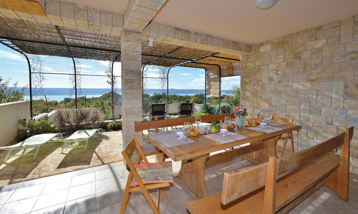 Maslenica House | Cozy home in Maslenica with house sea view