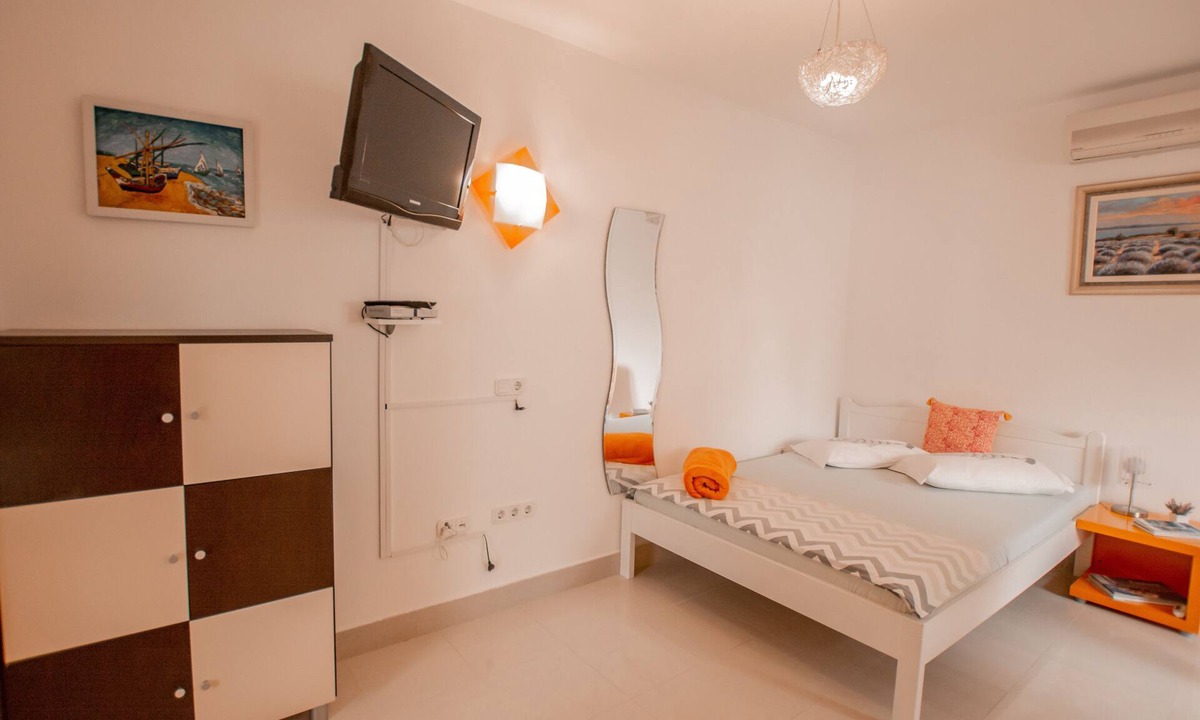 Funtana Apartment | Cute studio apartment for 2 with a pool