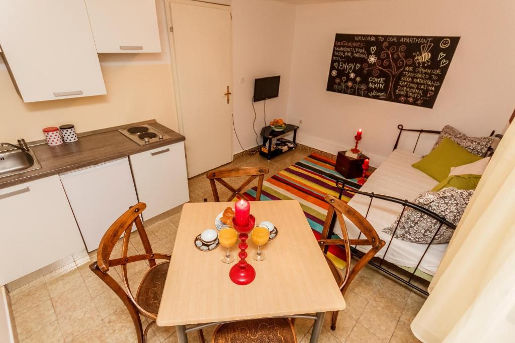 Split Apartment | Dalmatian Cottage, Pedestrian Zone