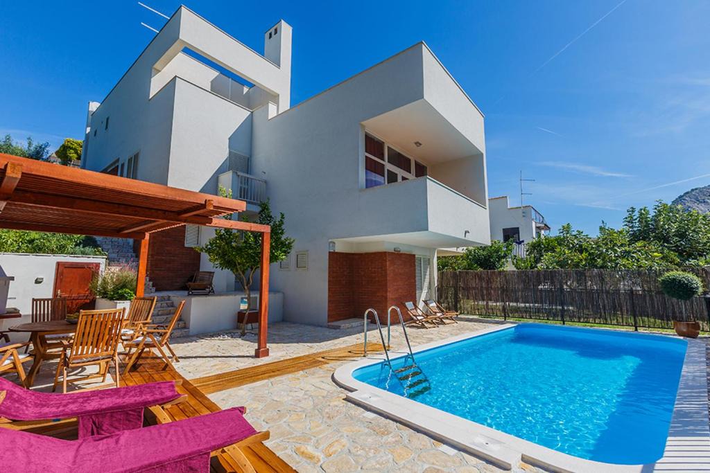Split Apartment | Deluxe Villa Apartment