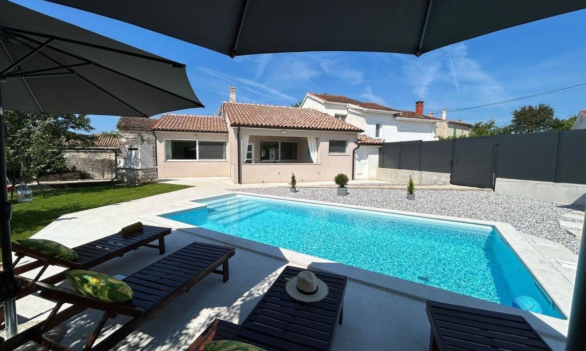 Rezanci House | Diva mit privatem Pool by Interhome