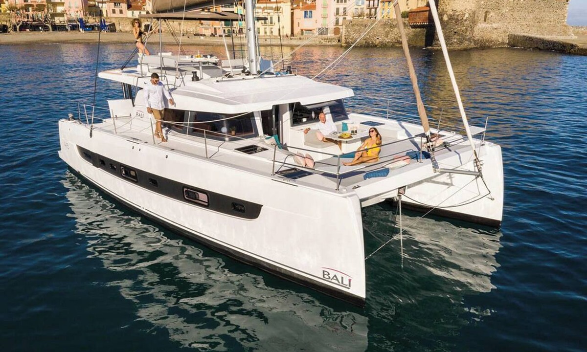 Komolac Boat Rental | Dubrovnik Delight: A Sun-Kissed Sailing Experience