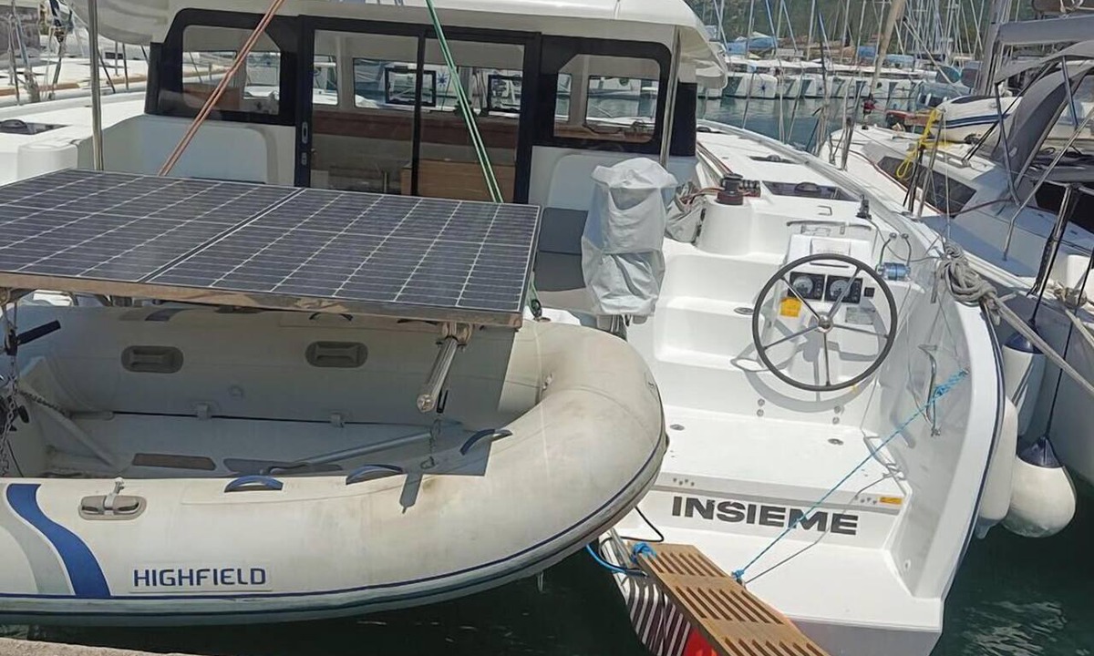 Komolac Boat Rental | Dubrovnik Delight: A Sun-Kissed Sailing Experience