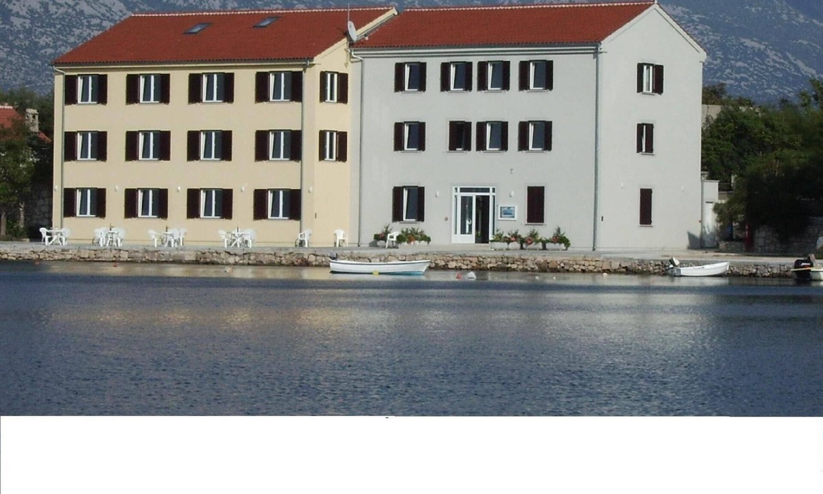 Vinjerac Apartment | Duplex apartment with a view of the sea and the garden