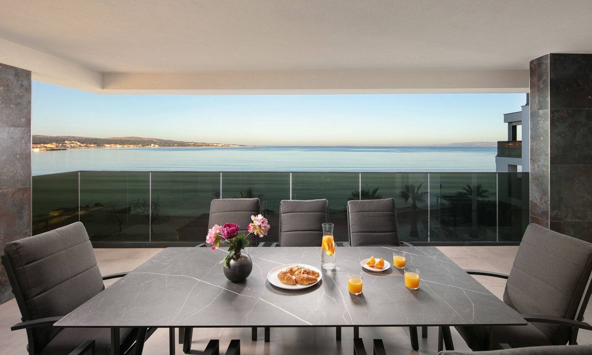 Vir Apartment | Exquisite 5-Star Luxury: Stunning 4-Bedroom Apartment with Panoramic Seaviews
