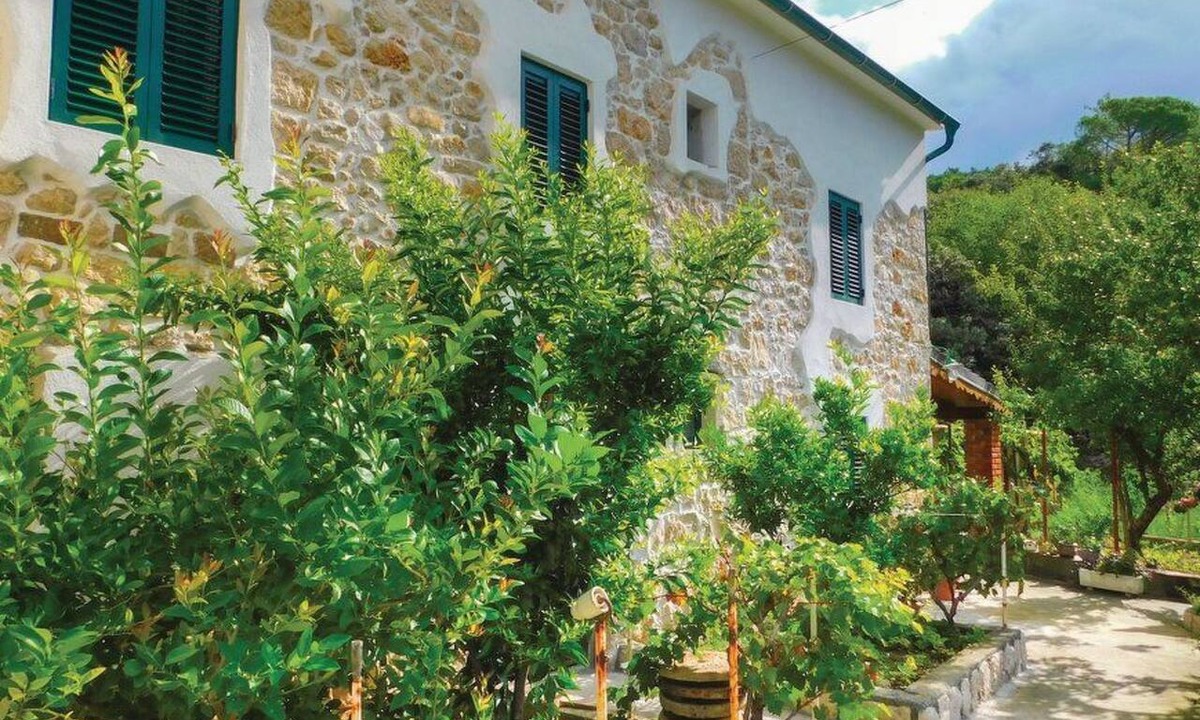 Supetarska Draga House | für 6 Personen in Supetarska Draga by Interhome