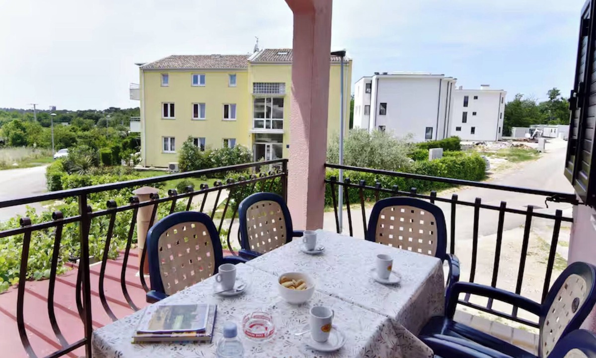 Monterol Apartment | Familiar and equipped flat for a cozy stay