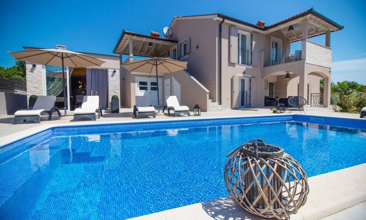 Becici House | Family friendly house with a swimming pool Vinež, Labin (K-27521)