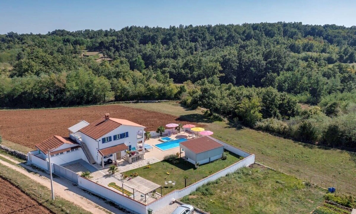 Domijanici Villa | Family home with hydromassage pool &fun activities