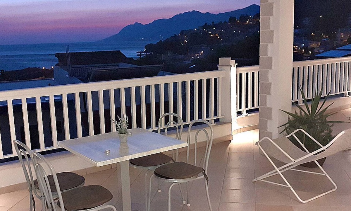 Baska Voda Apartment | Fantastic large covered sea view terrace - 3 min. walk to beach and center
