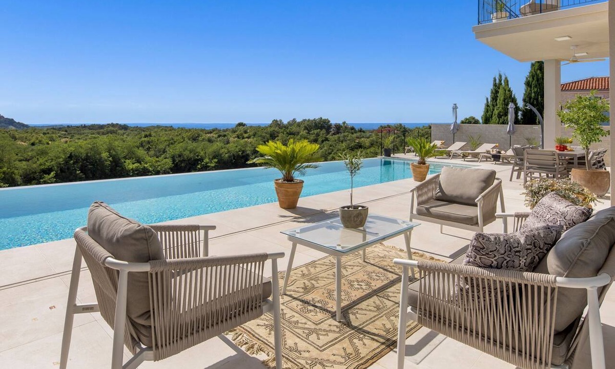Bibali House | Ferienvilla "Monte Bibali" mit Infinity-Pool by Interhome