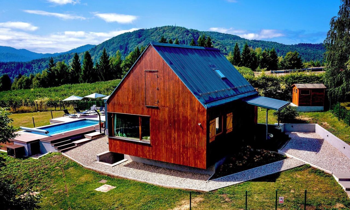 Ravna Gora House | Forest home with pool, sauna, and jacuzzi in the heart of Gorski Kotar.