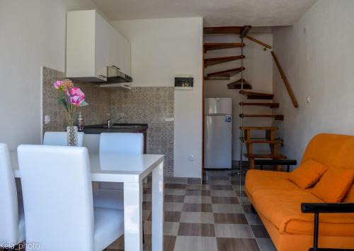 Veli Iz Apartment | Galeb 2
