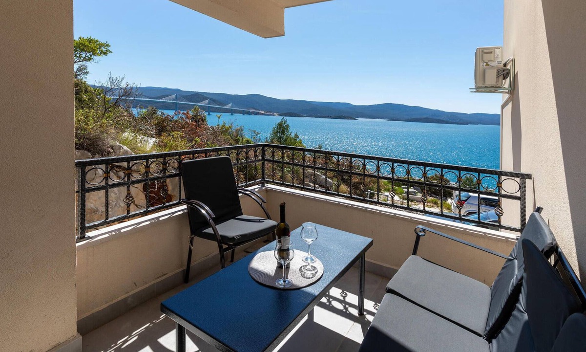 Komarna Apartment | Gorgeous apartment in Komarna with WiFi