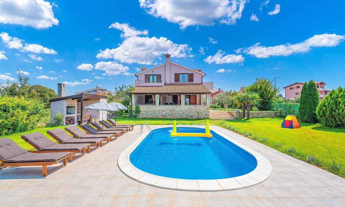 Bale House | Gorgeous home in Bale with private swimming pool, can be inside or outside