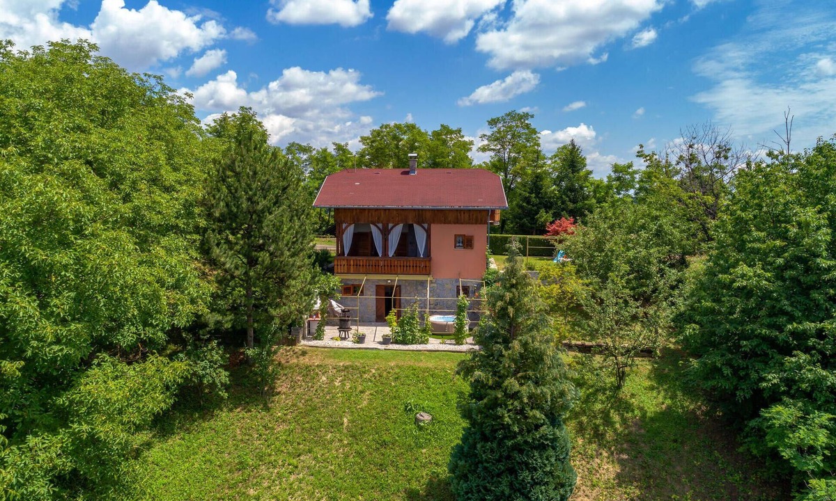 Jastrebarsko House | Gorgeous home in Dragovanscak with sauna