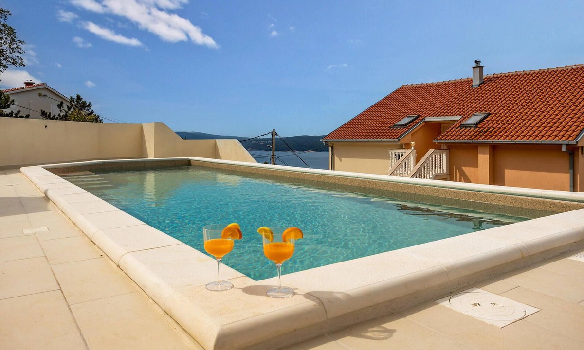 Klanfari House | Gorgeous home in Dramalj with WiFi
