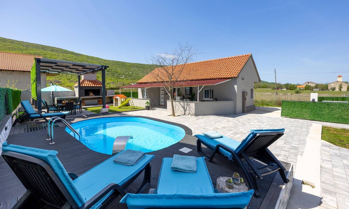 Drnis House | Gorgeous home in Kricke