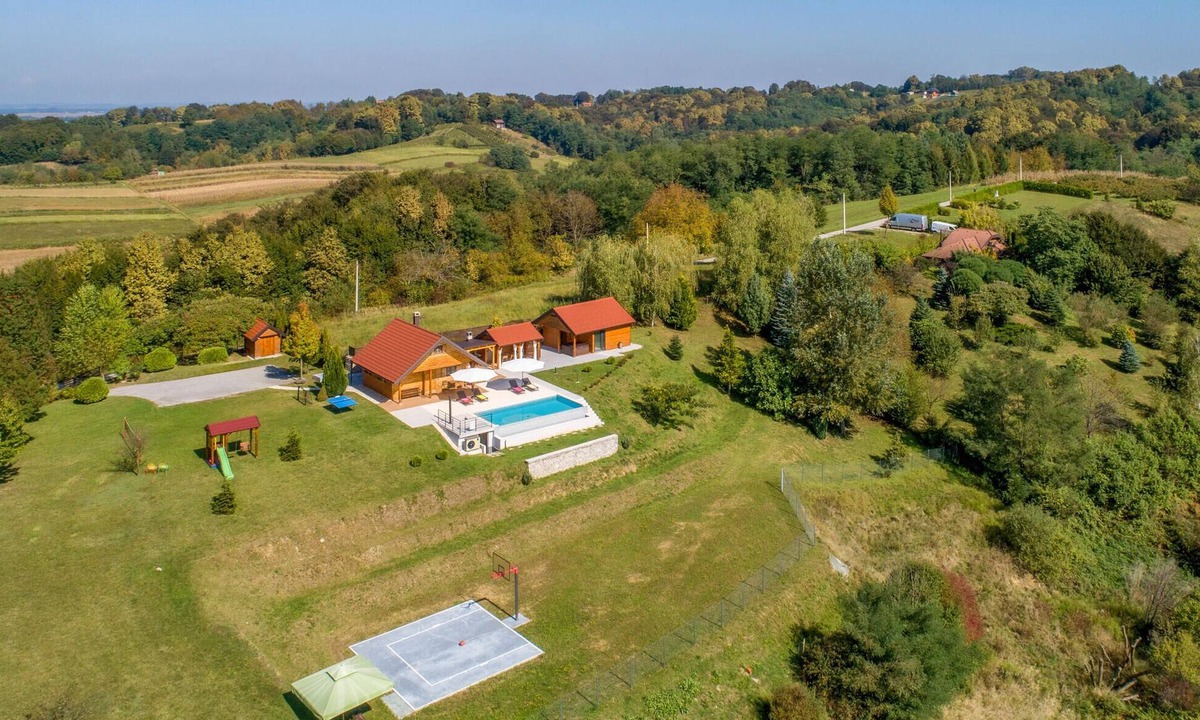 Varazdin House | Gorgeous home in Lovrecan with sauna