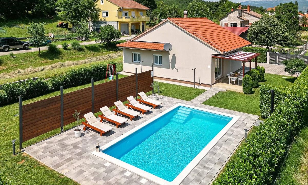 Citluk House | Gorgeous home in Lucane