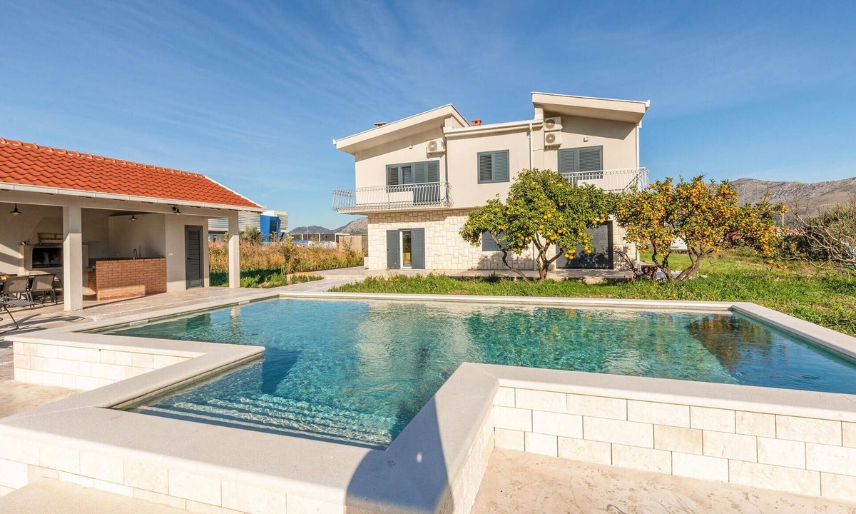 Opuzen House | Gorgeous home in Opuzen
