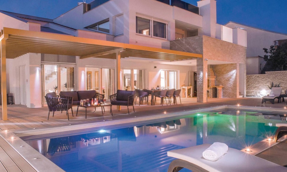 Pirovac House | Gorgeous home in Pirovac
