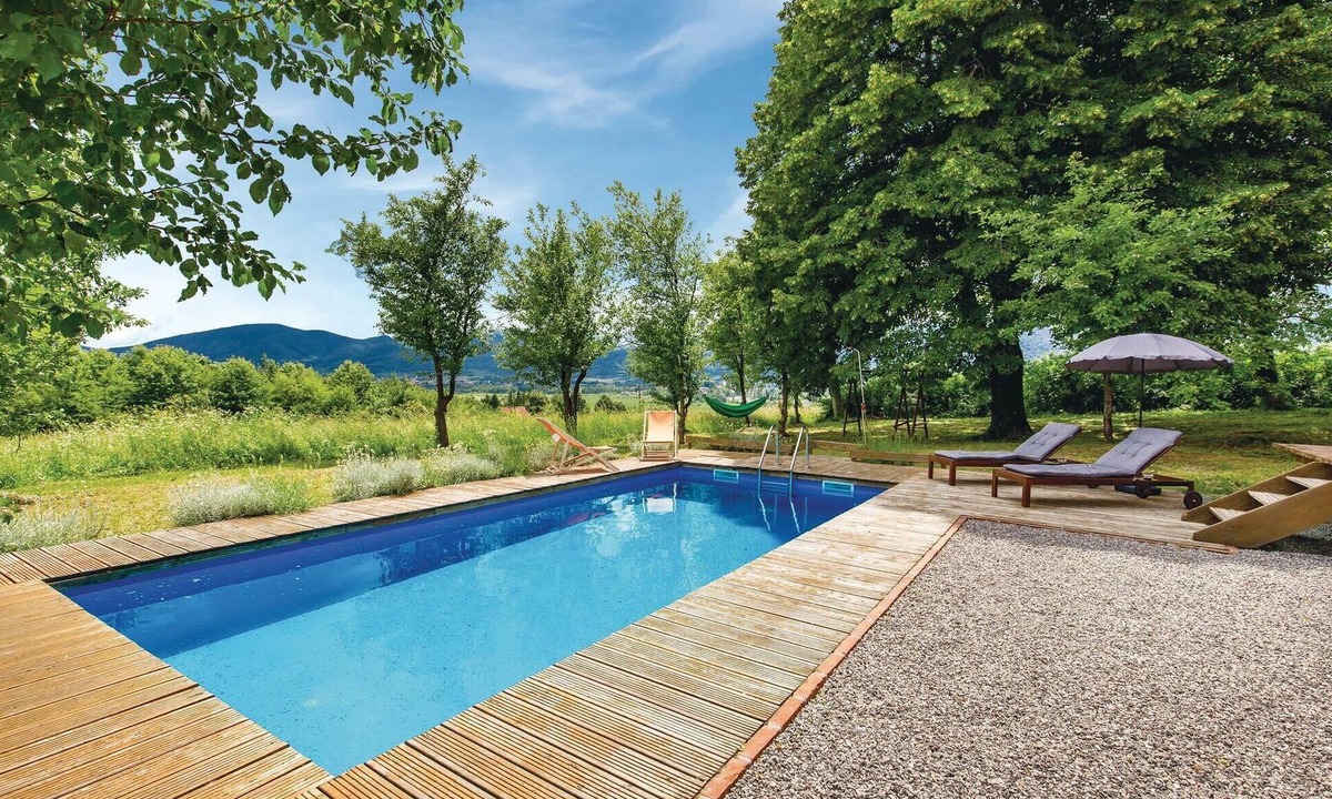 Plaski House | Gorgeous home in Plaski with sauna