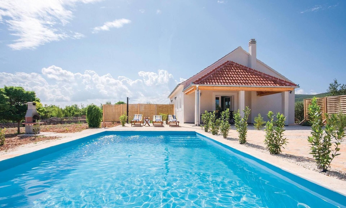Sibenik House | Gorgeous home in Radonic