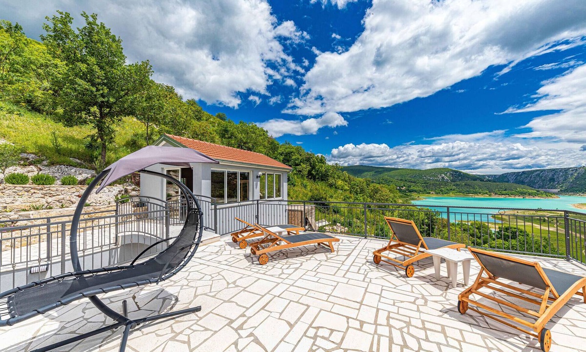 Prolozac House | Gorgeous home in Ricice with sauna
