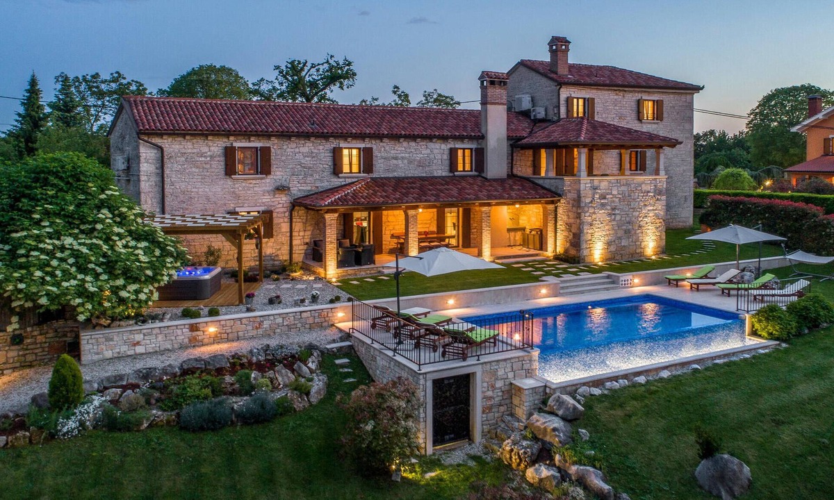 Jakovici House | Gorgeous home in Tinjan