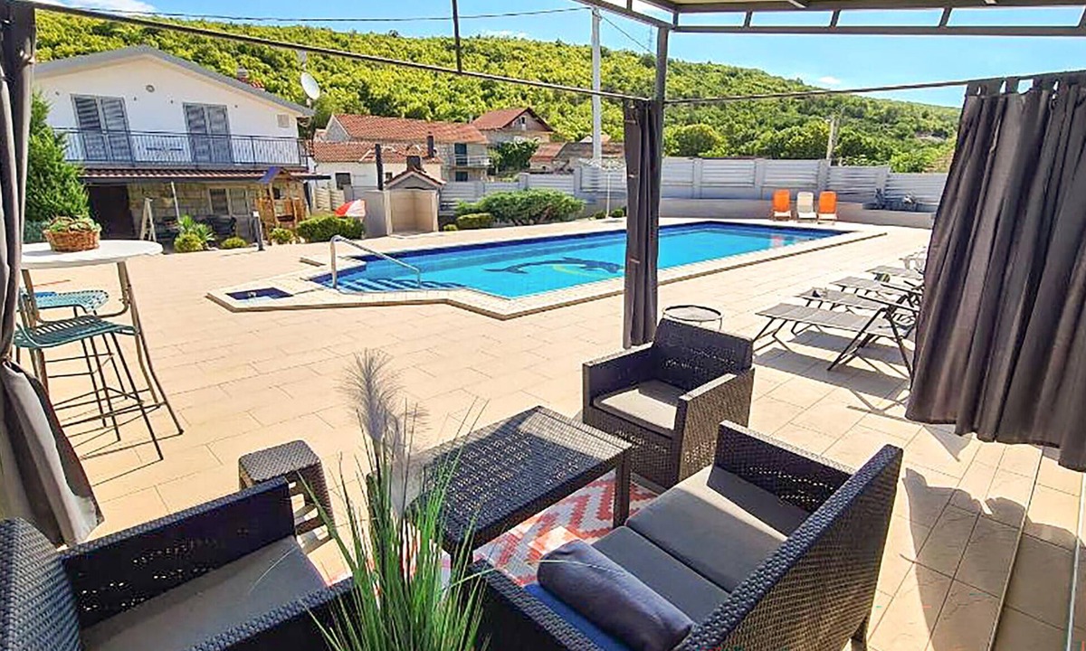 Trilj House | Gorgeous home in Trilj