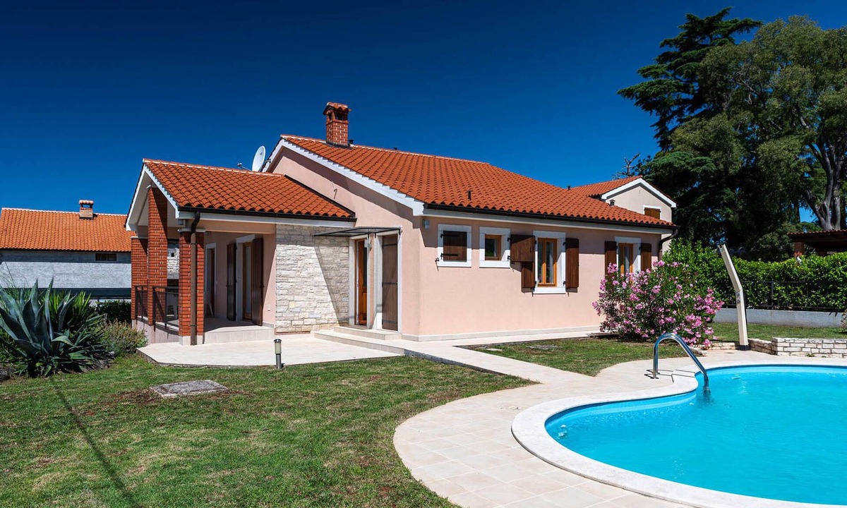 Farini House | Gorgeous home in Visnjan with private swimming pool, can be inside or outside