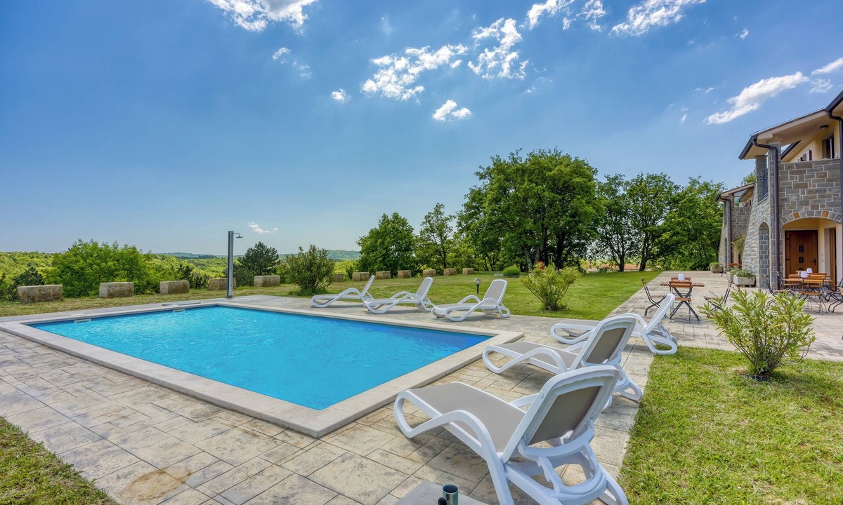 Gracisce Apartment | Grad Inn Apt Rosemary with Pool, Gračišče, Slovenia