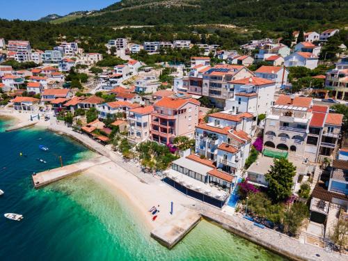Komarna House | Grand Holiday Residence