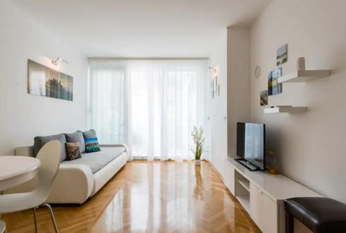 Omis Apartment | Granny Mira