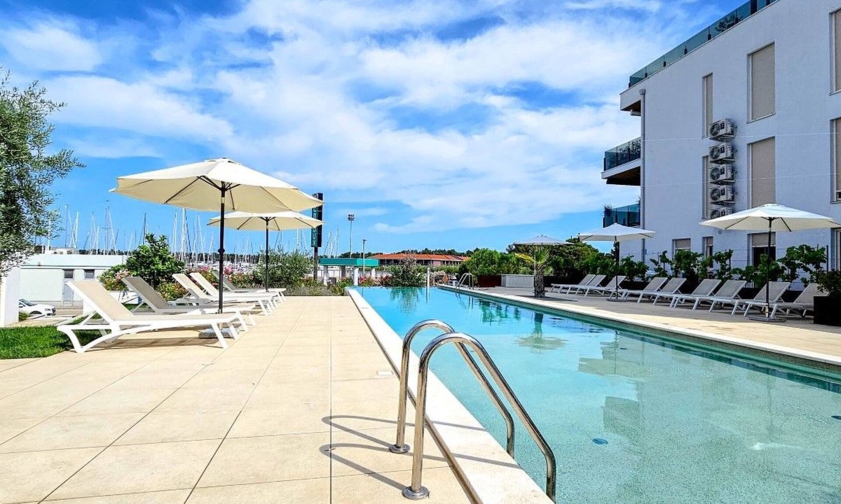 Novigrad Apartment | Green Oasis mit Schwimmbad by Interhome