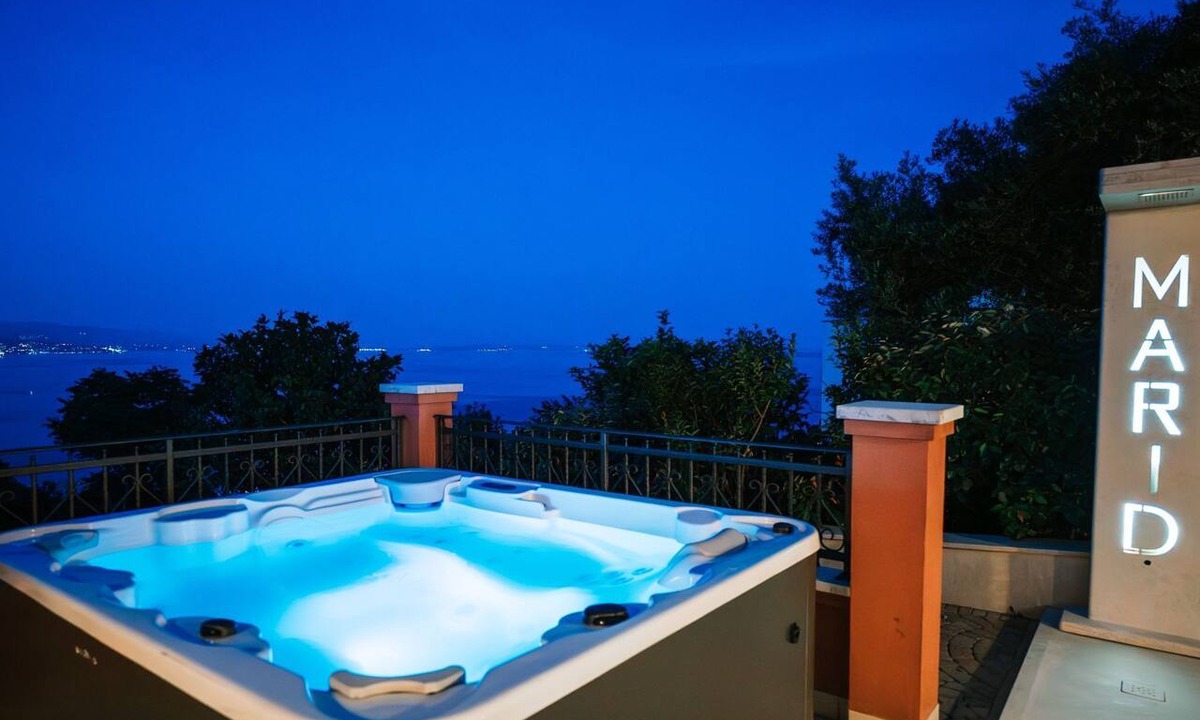 Volosko Apartment | Großzügiges, modernes Apartment mit Terrasse und Meerblick by Interhome