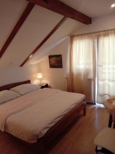 Jezerce House | Guesthouse Marton