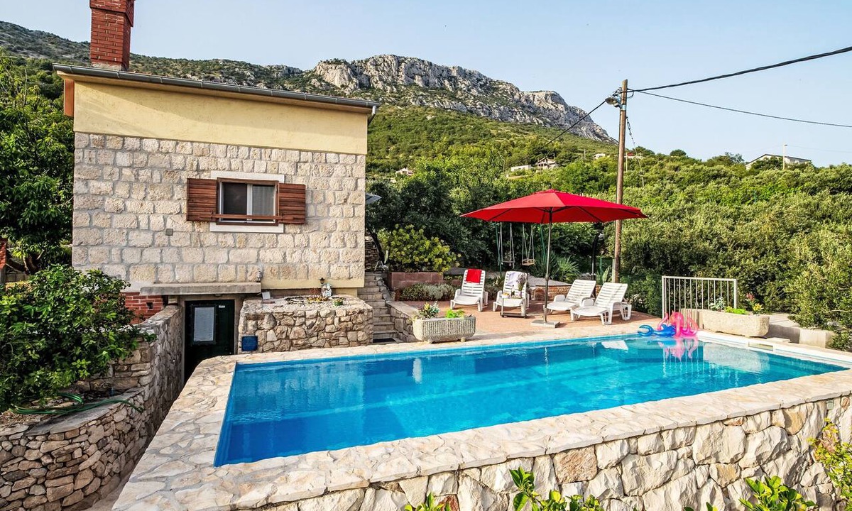 Kastel Kambelovac House | Hill Pool by Interhome