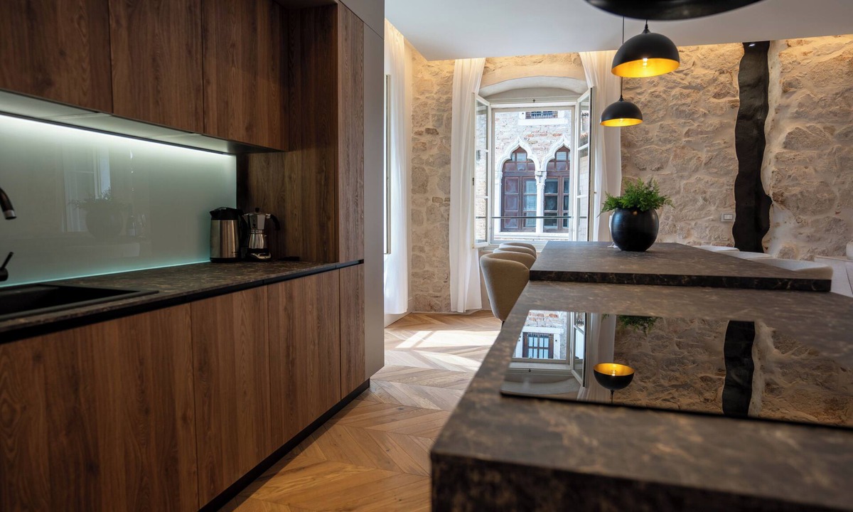 City Center Apartment | Historic Apartment, in pedestrian zone 50 mt from the sea.