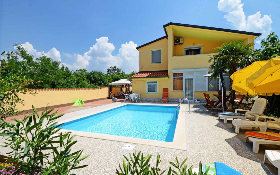 Nova Vas Apartment | Holiday apartment with use of pool