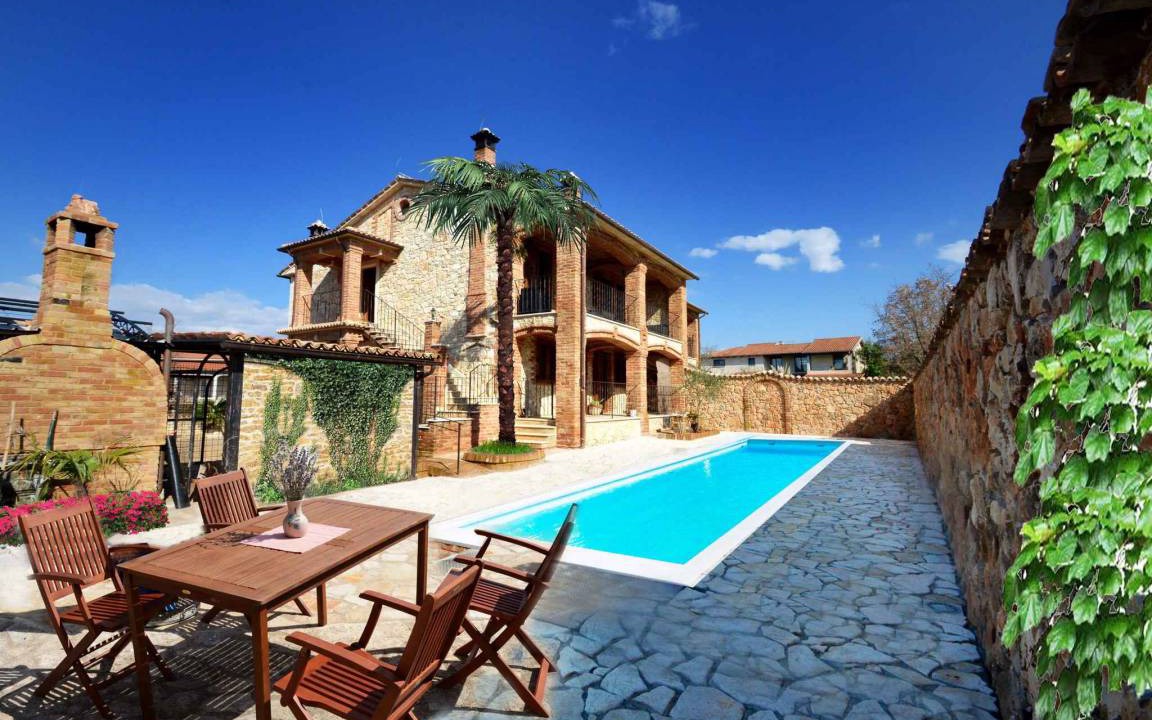 Nova Vas Apartment | Holiday apartment with pool and Tuscan style