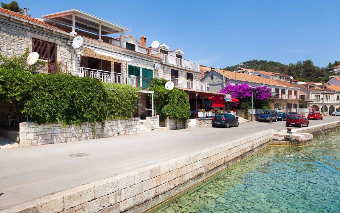 Smokvica Apartment | Holiday apartment with sea view and balcony only 50 m from the beach