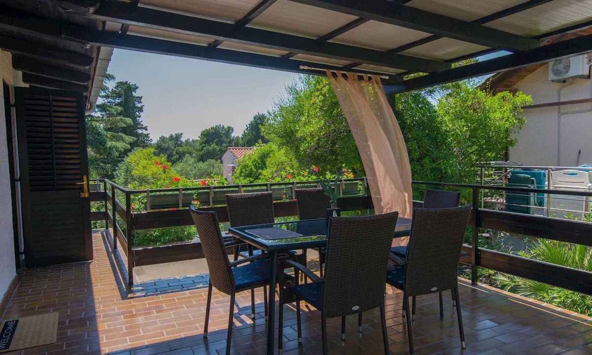 Artatore Apartment | Holiday apartment only 150 m from the sea