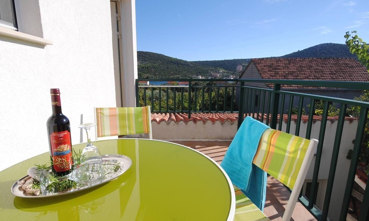 Vinisce Apartment | Holiday apartment Vinišće for 1 - 4 persons with 2 bedrooms - Holiday apartment in one or multi-fami