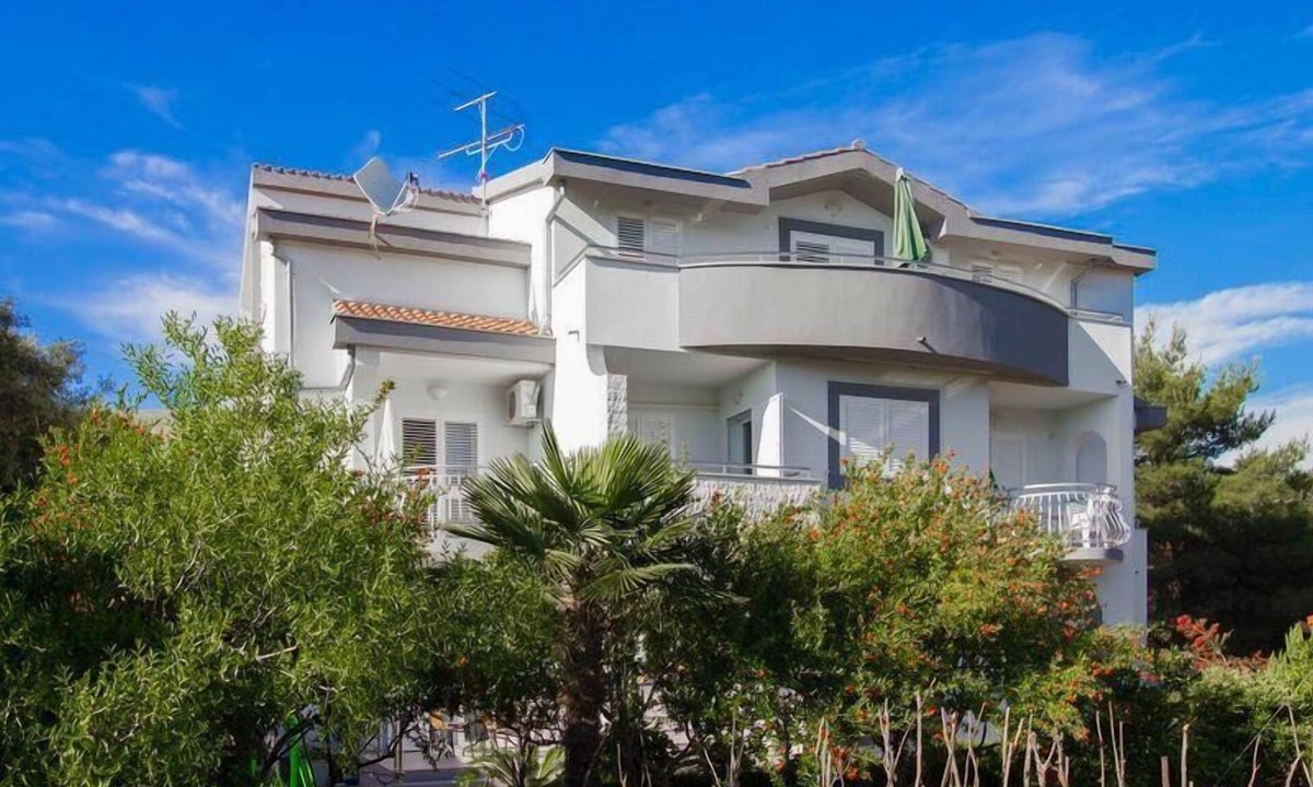 Grebastica Apartment | Holiday apartment with view of the water