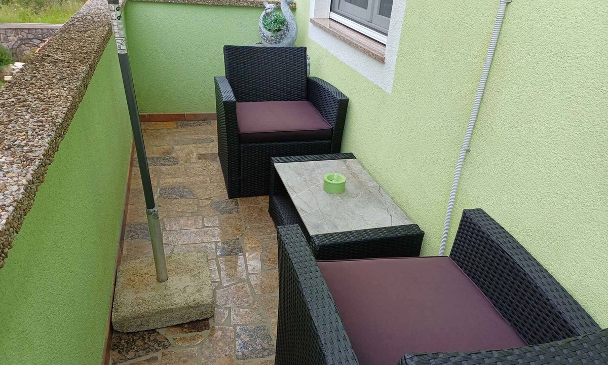 Milovcici Apartment | Holiday apartment with balcony