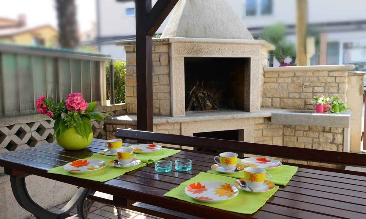 City Center Apartment | Holiday apartment with air conditioning and terrace