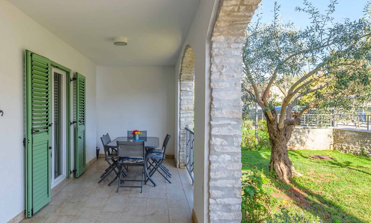 Brulo Apartment | Holiday apartment with air conditioning and terrace