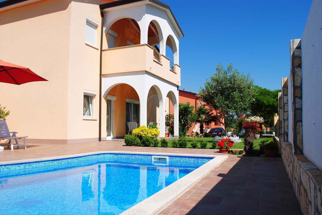 Kastel Apartment | Holiday apartment with pool and terrace